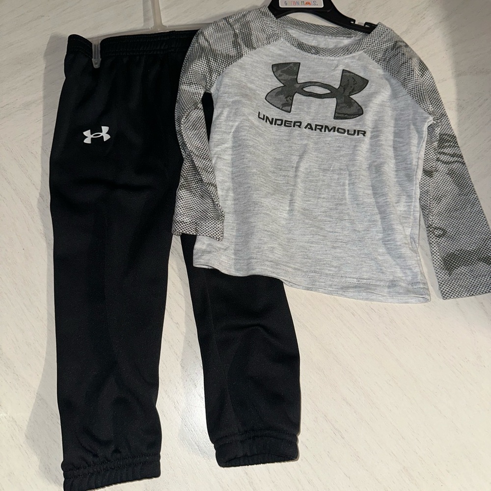 UNDER ARMOUR TWO PIECE SET SHIRT AND PANTS LONG SLEEVE 24 MONTHS BOYS